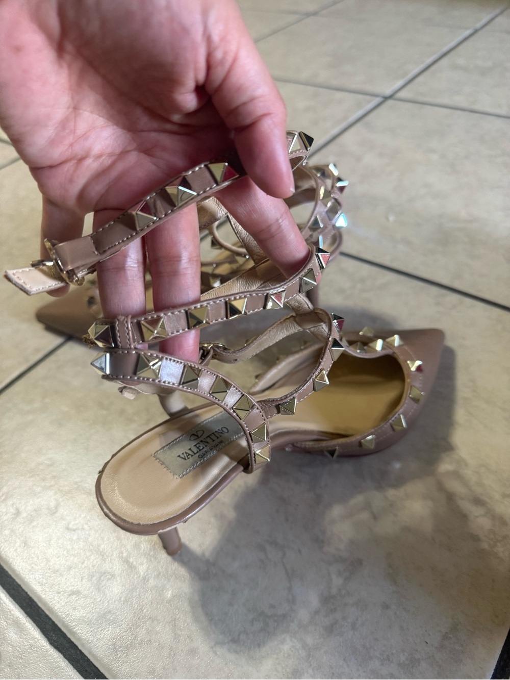 Valentino Garavani Nude Leather Rockstud Pointed-Toe Strappy kitten Heels - Picture 8 of 12